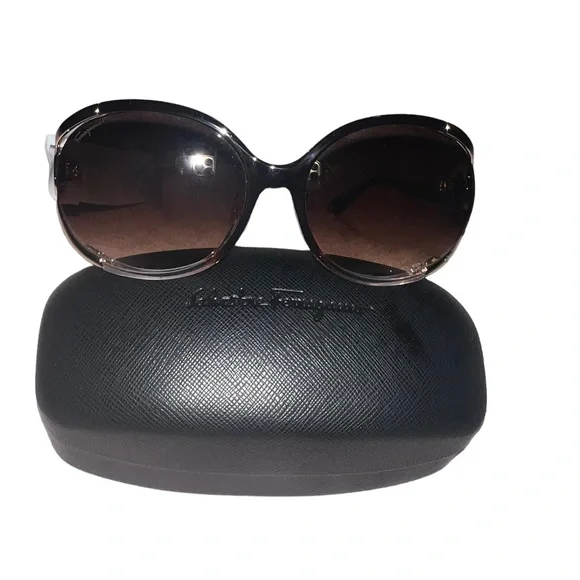 Salvatore Ferragamo | Accessories | Luxury Ferragomo  display picture 3